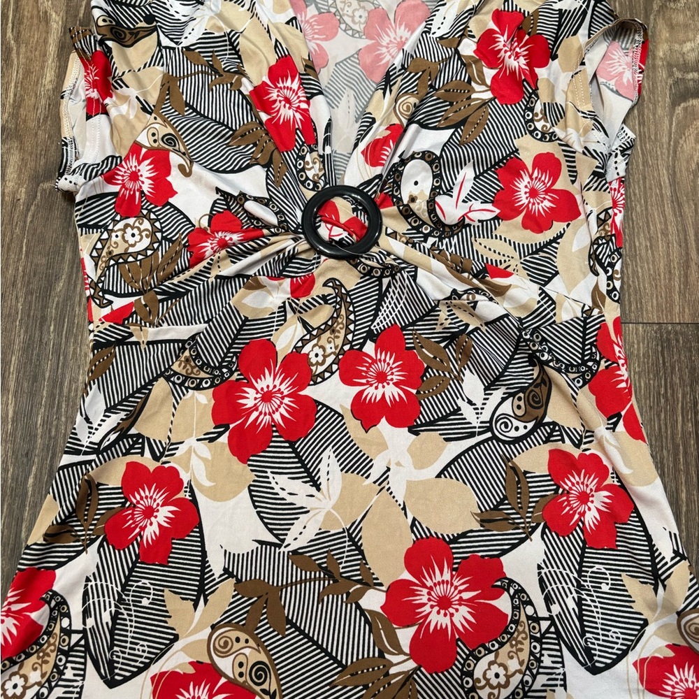 Elegant Floral V-Neck Blouse with Ring Detail